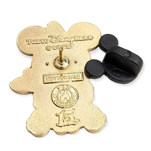 Minnie Mouse Disney Pin: Raspberry - Picture 4 of 5